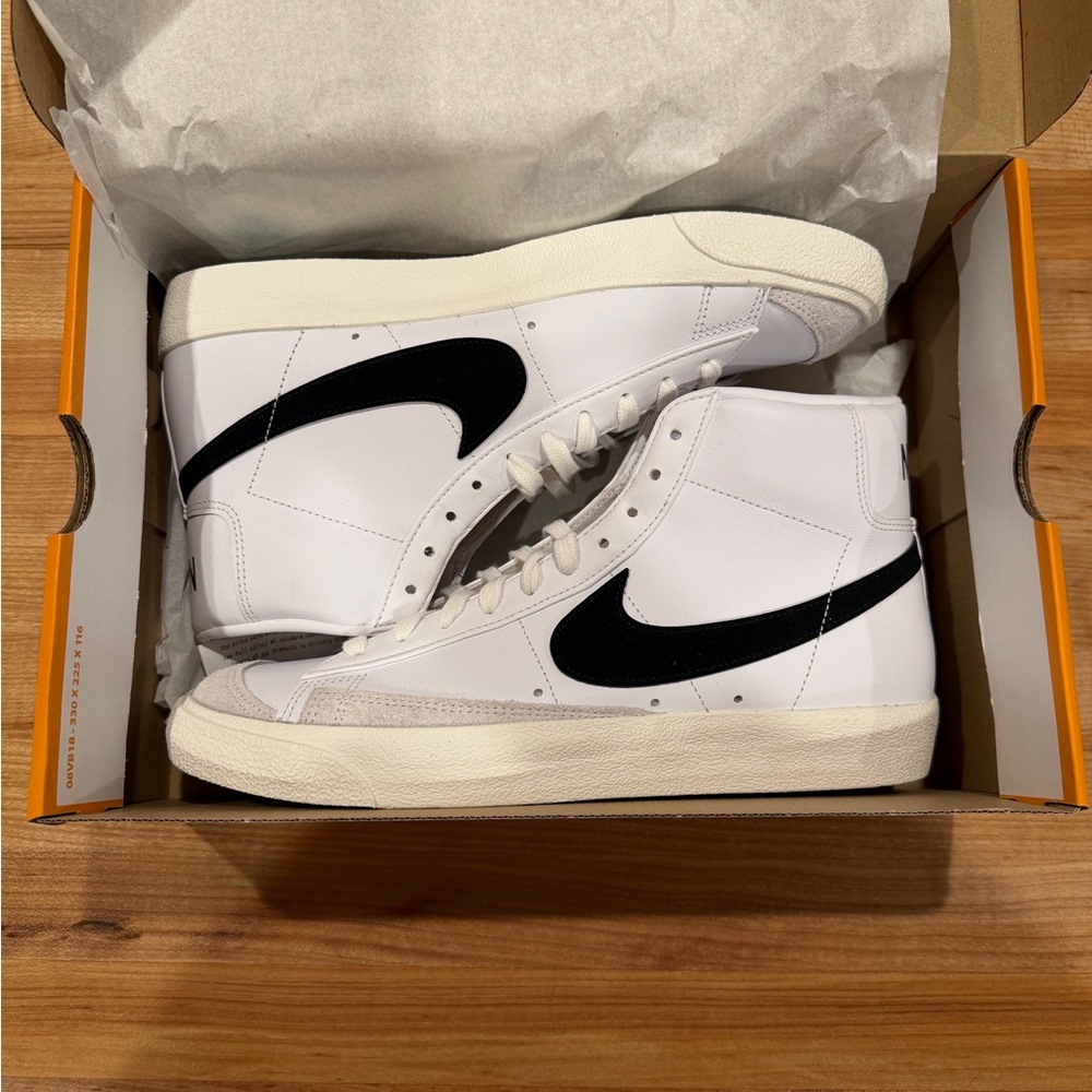 Nike Men's Blazer Mid ‘77 White and Black Sneakers